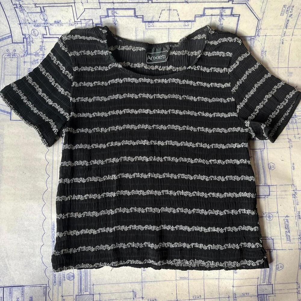 Epic vintage 90s cropped top.
